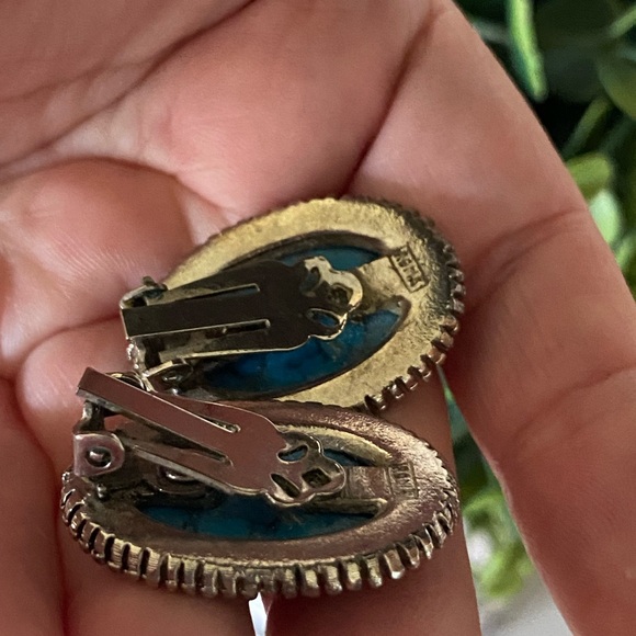 Vintage Roma Silver Tone Faux Turquois Clip On Earrings Signed 1.25” length - Picture 5 of 6